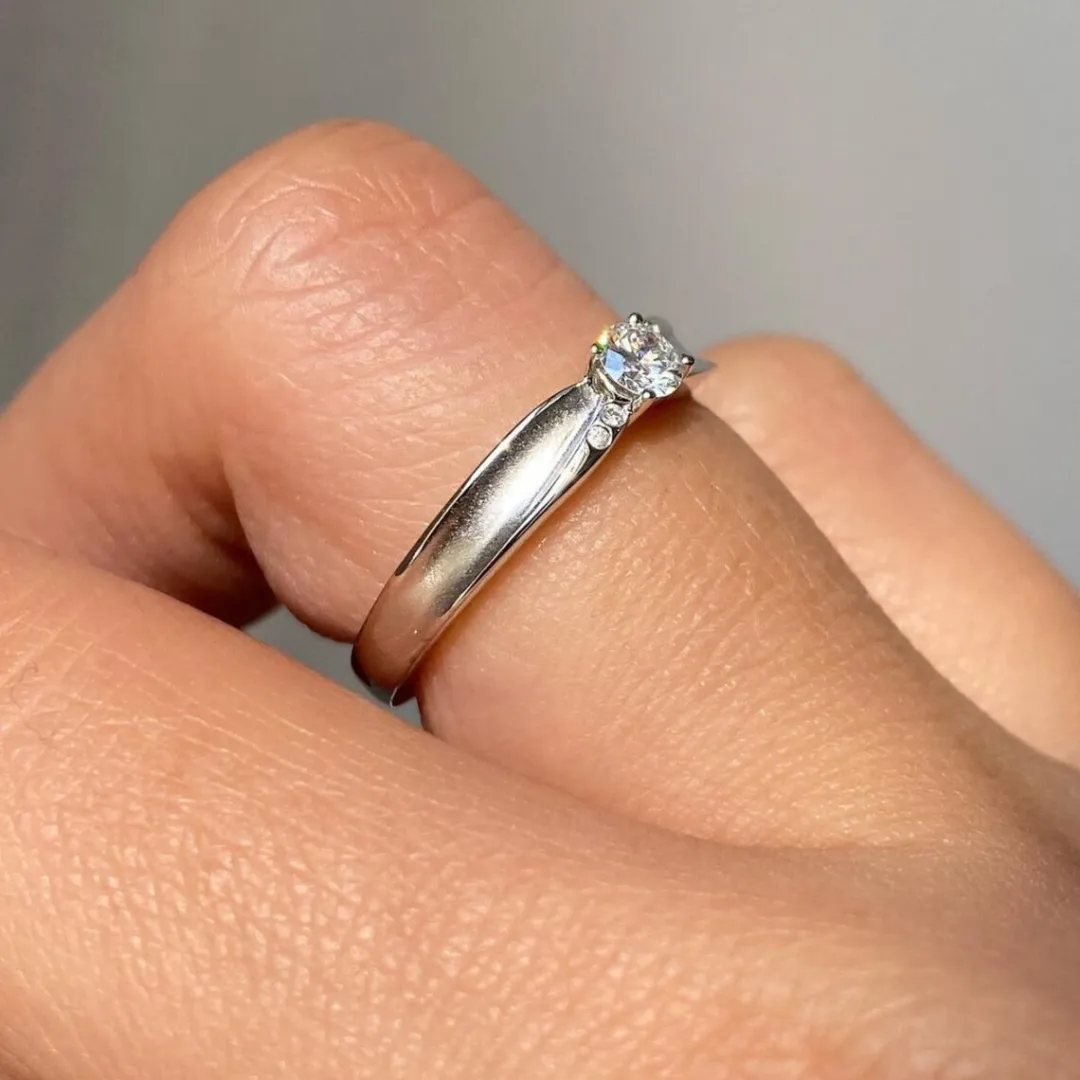 /public/photos/live/Round Cut Cluster Moissanite Engagement Ring 442 (3).webp